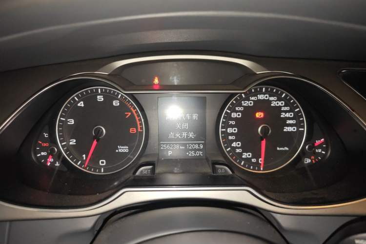 Used Audi A4L 2013 35 TFSI Automatic Comfort Model Instrument Cluster