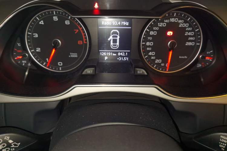 Used Audi A4L 2013 35 TFSI Automatic Comfort Model Instrument Cluster