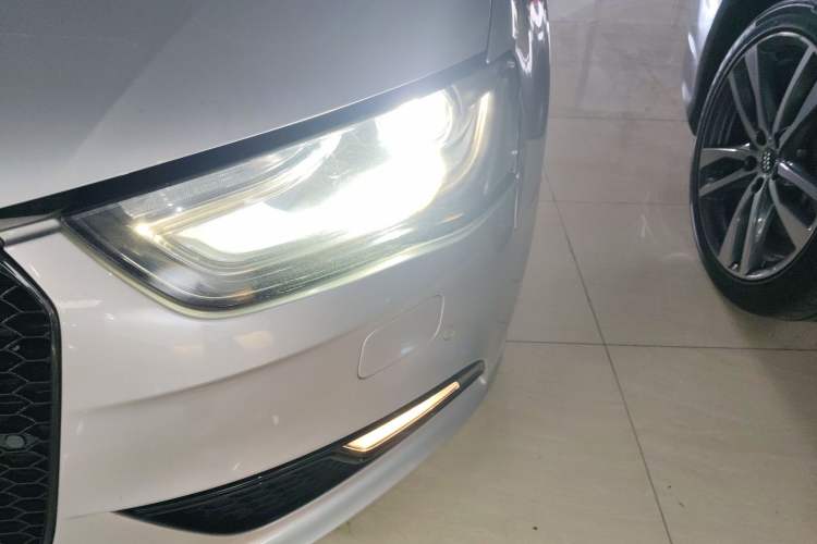 Used Audi A4L 2013 35 TFSI Automatic Comfort Model Left Front Headlight