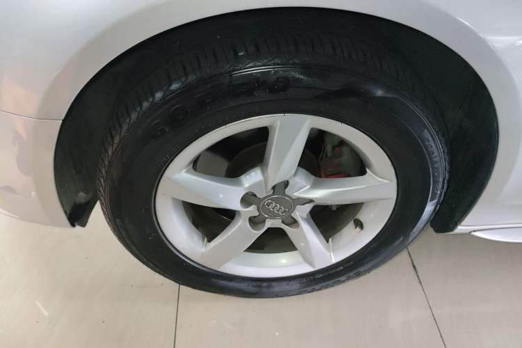 Used Audi A4L 2013 35 TFSI Automatic Comfort Model Left Front Wheel Hub
