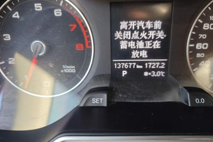 Used Audi A4L 2013 35 TFSI Automatic Standard Model Odometer Close Up