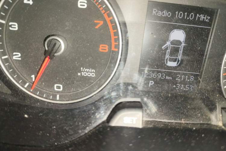Used Audi A4L 2013 35 TFSI Automatic Standard Model Odometer Close Up