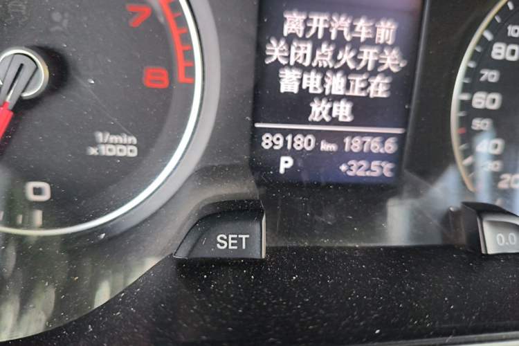 Used Audi A4L 2013 35 TFSI Automatic Comfort Model Odometer Close Up