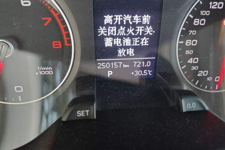 Used Audi A4L 2013 35 TFSI Automatic Comfort Model Odometer Close Up