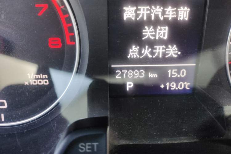 Used Audi A4L 2013 35 TFSI Automatic Standard Model Odometer Close Up