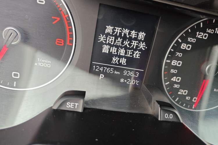 Used Audi A4L 2013 35 TFSI Automatic Standard Model Odometer Close Up