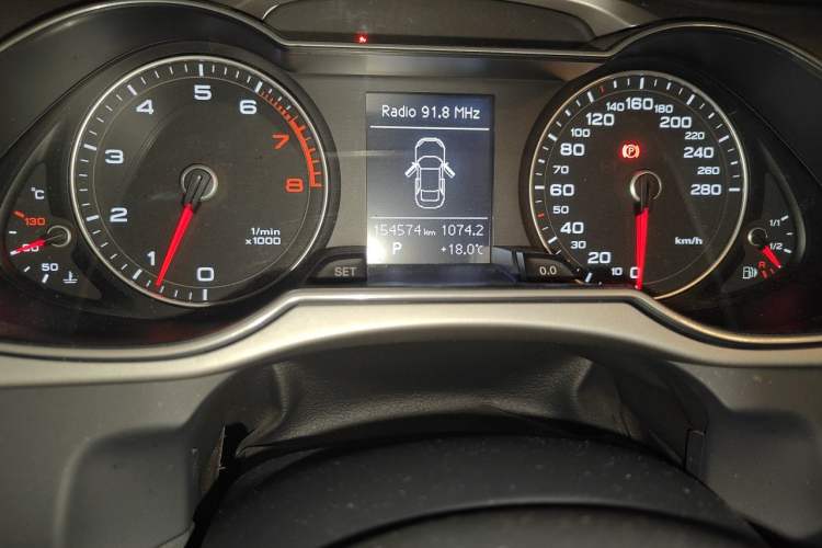 Used Audi A4L 2013 35 TFSI Automatic Standard Model Odometer Close Up