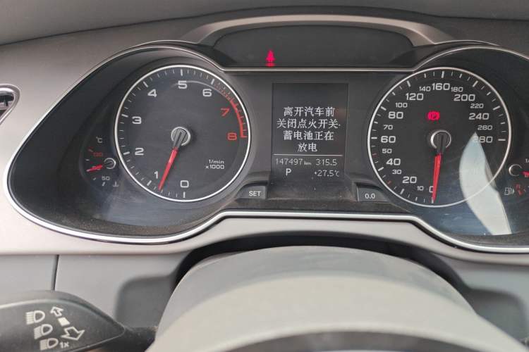 Used Audi A4L 2013 35 TFSI Automatic Standard Model Odometer Close Up