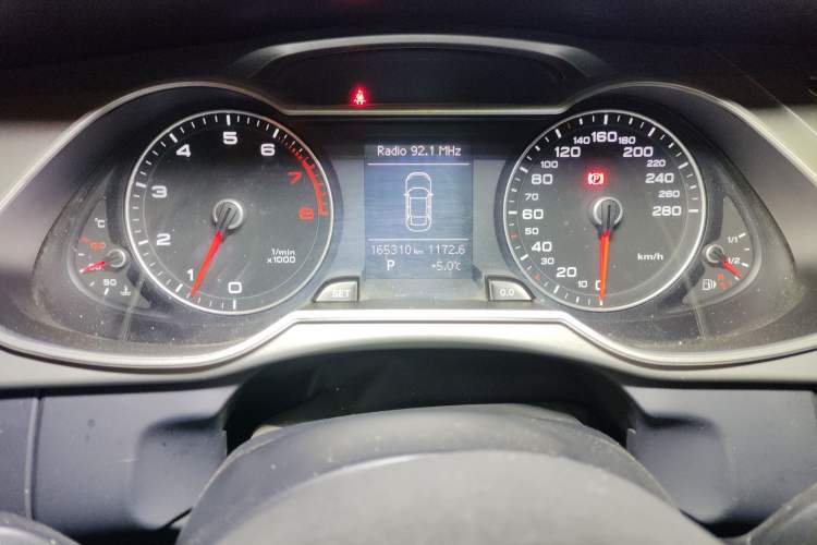 Used Audi A4L 2013 40 TFSI quattro Individual Sport Edition Odometer Close Up