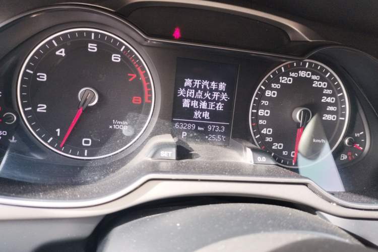 Used Audi A4L 2013 35 TFSI Automatic Standard Model Odometer Close Up