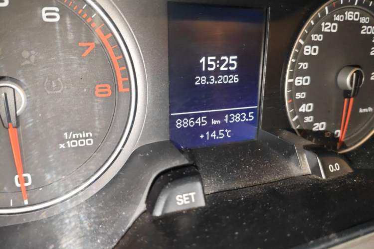 Used Audi A4L 2013 35 TFSI Automatic Comfort Model Odometer Close Up