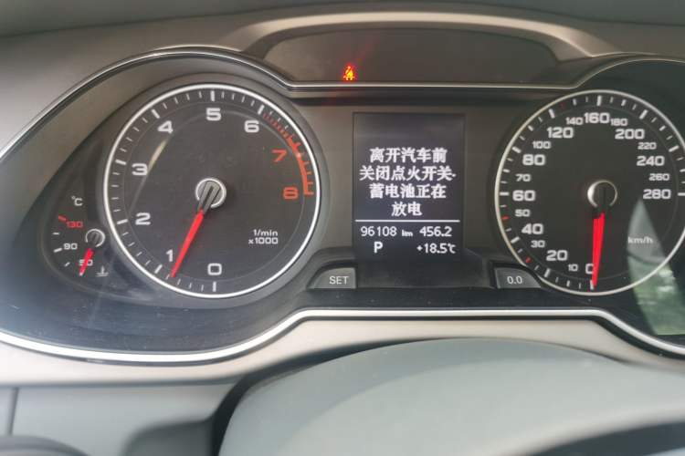 Used Audi A4L 2013 35 TFSI Automatic Comfort Model Odometer Close Up