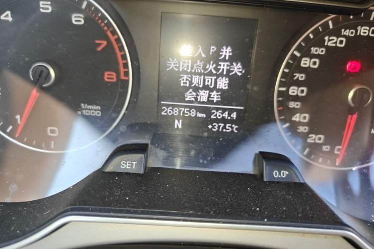 Used Audi A4L 2013 35 TFSI Automatic Comfort Model Odometer Close Up