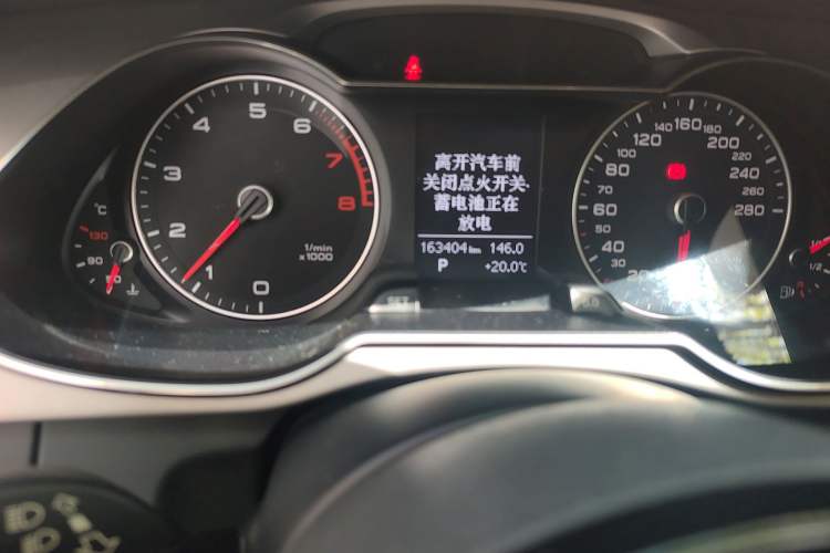 Used Audi A4L 2013 35 TFSI Automatic Comfort Model Odometer Close Up