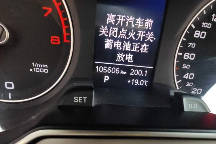 Used Audi A4L 2013 35 TFSI Automatic Standard Model Odometer Close Up