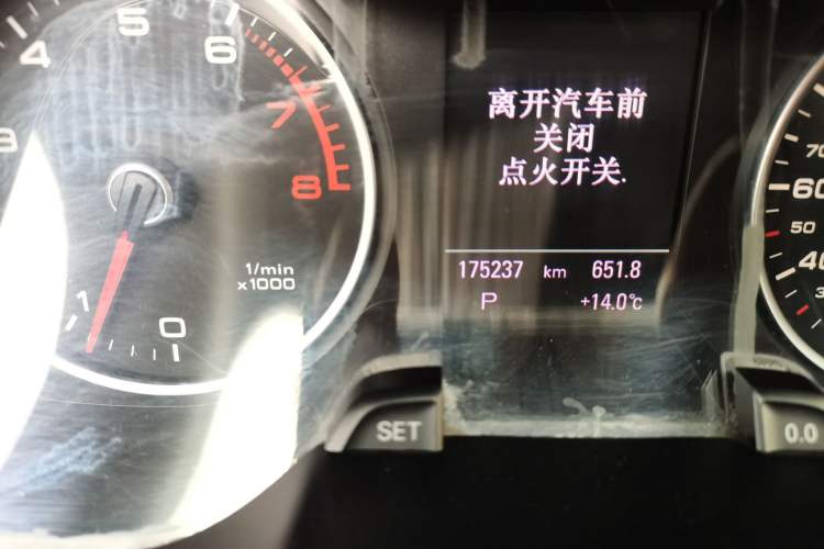 Used Audi A4L 2013 40 TFSI quattro Sport version Odometer Close Up