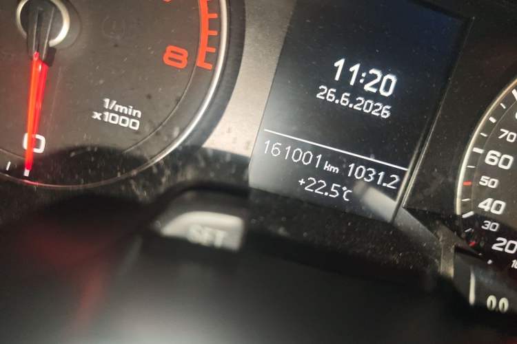 Used Audi A4L 2013 35 TFSI Automatic Standard Model Odometer Close Up