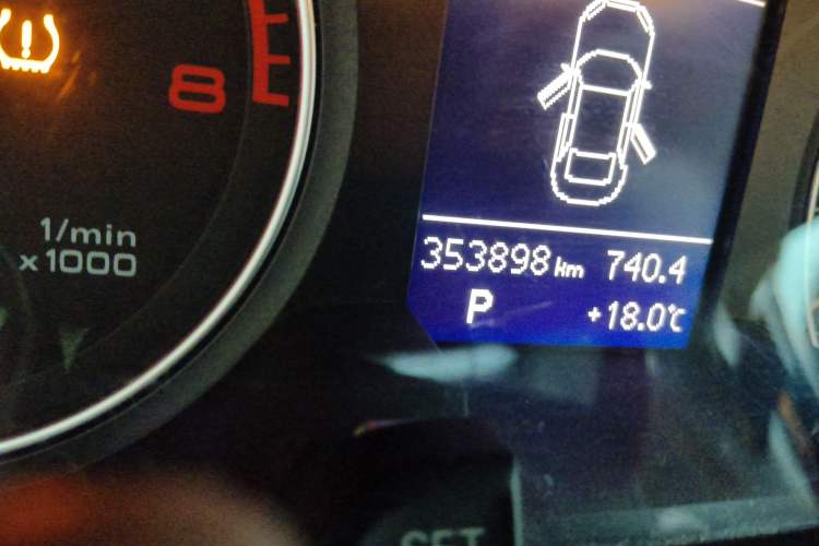 Used Audi A4L 2013 35 TFSI Automatic Standard Model Odometer Close Up
