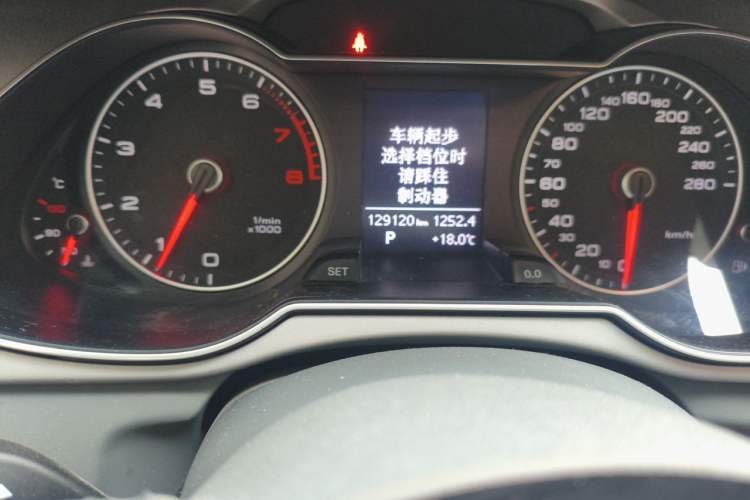 Used Audi A4L 2013 35 TFSI Automatic Standard Model Odometer Close Up