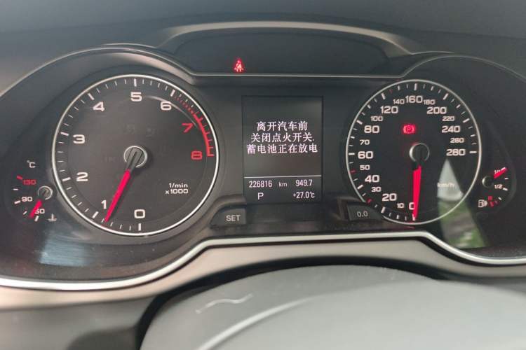 Used Audi A4L 2013 35 TFSI Automatic Technology Edition Odometer Close Up