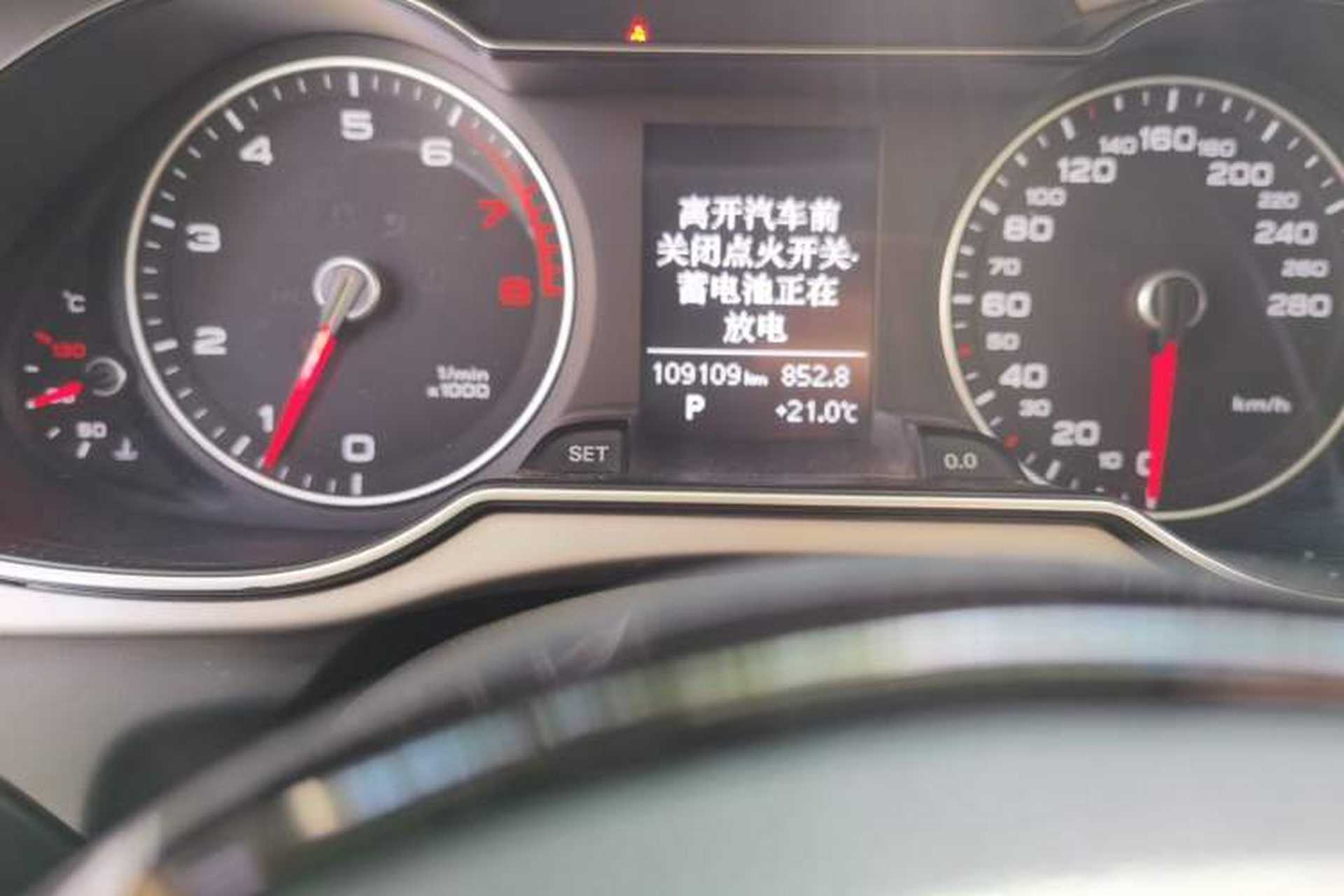 Used Audi A4L 2013 35 TFSI Automatic Standard Model Odometer Close Up