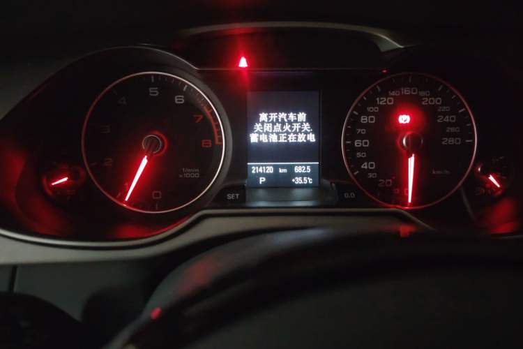 Used Audi A4L 2013 35 TFSI Automatic Technology Edition Odometer Close Up