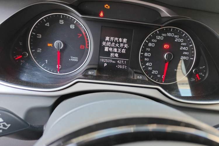 Used Audi A4L 2013 35 TFSI Automatic Standard Model Odometer Close Up