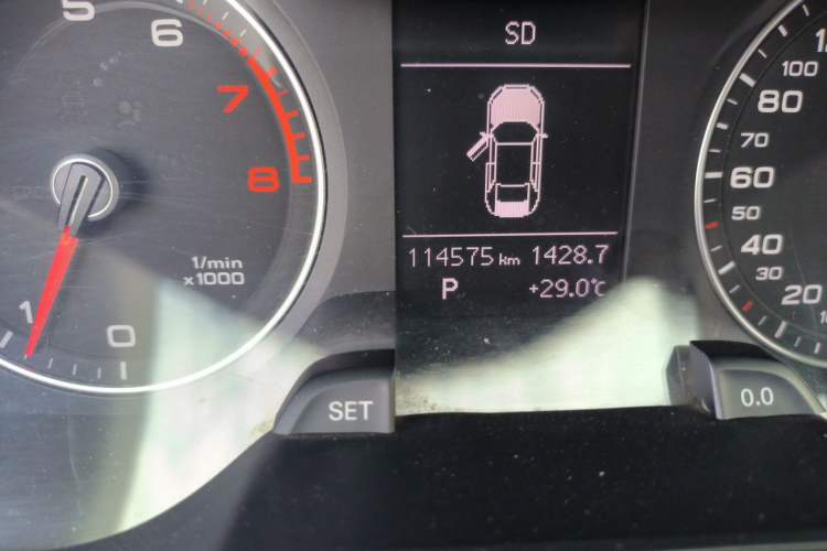 Used Audi A4L 2013 35 TFSI Automatic Standard Model Odometer Close Up