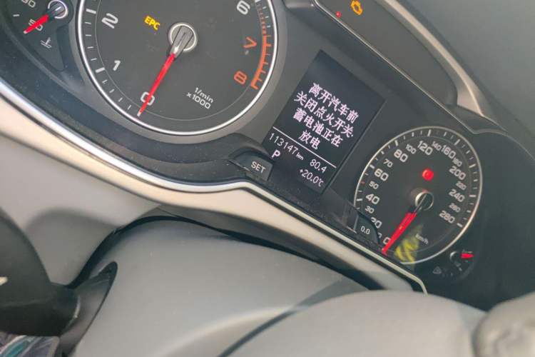 Used Audi A4L 2013 35 TFSI Automatic Standard Model Odometer Close Up