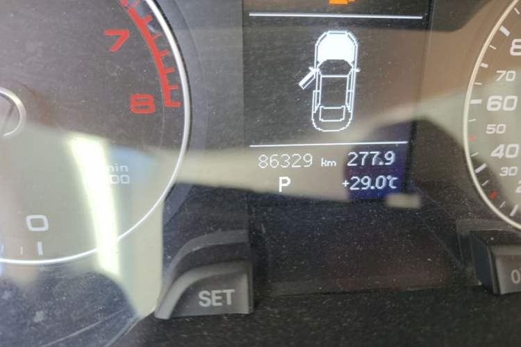 Used Audi A4L 2013 35 TFSI Automatic Standard Model Odometer Close Up