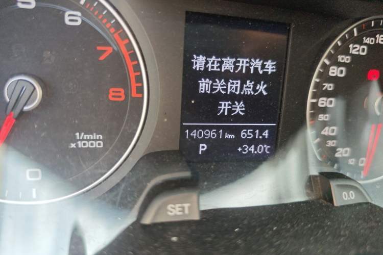 Used Audi A4L 2013 35 TFSI Automatic Comfort Model Odometer Close Up