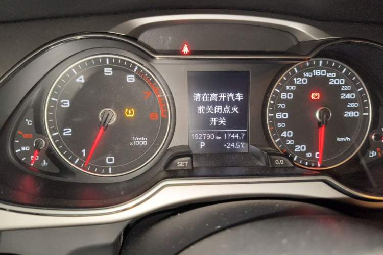 Used Audi A4L 2013 35 TFSI Automatic Standard Model Odometer Close Up