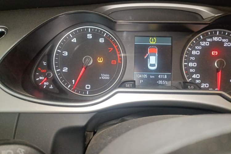 Used Audi A4L 2013 35 TFSI Automatic Technology Edition Odometer Close Up
