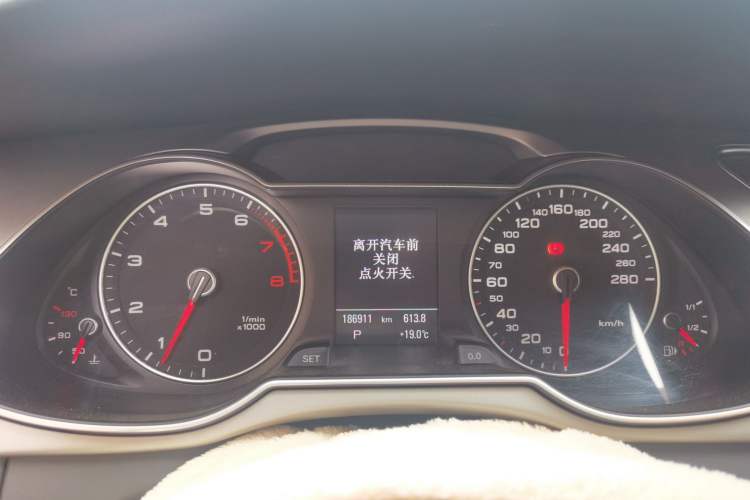 Used Audi A4L 2013 35 TFSI Automatic Technology Edition Odometer Close Up