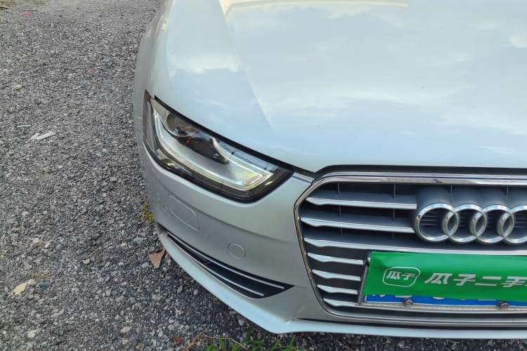 Used Audi A4L 2013 35 TFSI Automatic Standard Model Right Front Headlight