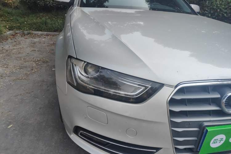 Used Audi A4L 2013 35 TFSI Automatic Standard Model Right Front Headlight