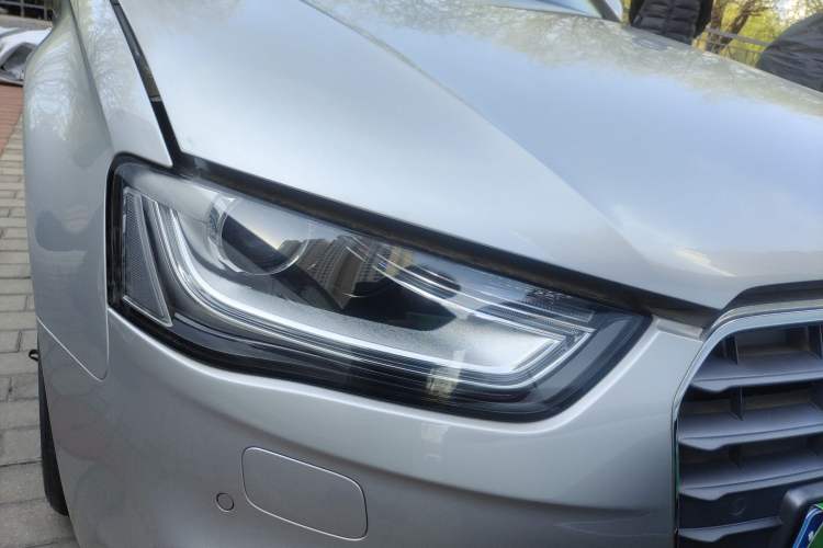 Used Audi A4L 2013 35 TFSI Automatic Standard Model Right Front Headlight