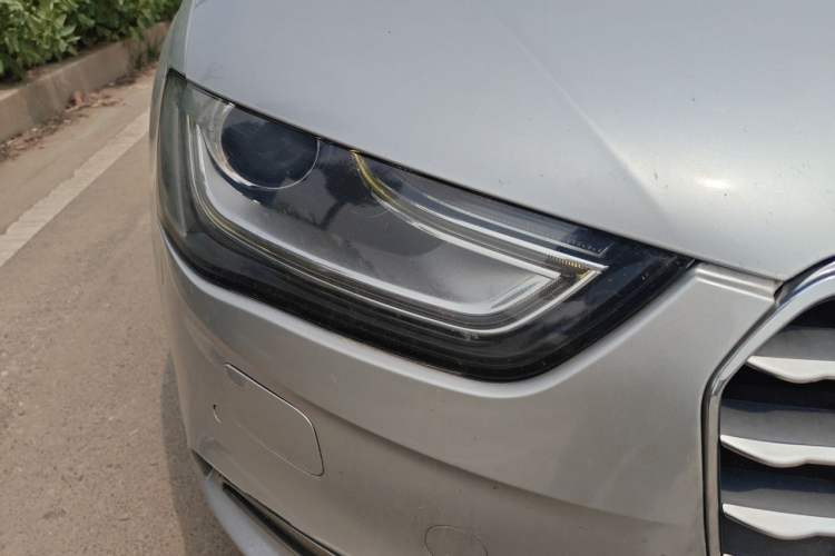 Used Audi A4L 2013 35 TFSI Automatic Standard Model Right Front Headlight