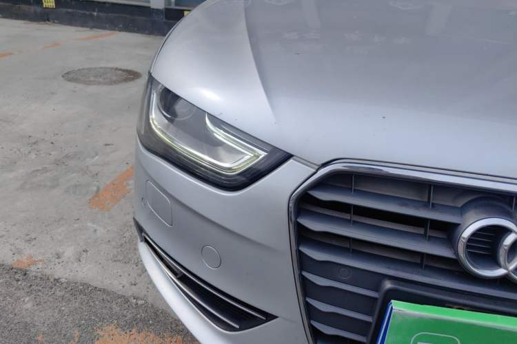 Used Audi A4L 2013 35 TFSI Automatic Technology Edition Right Front Headlight