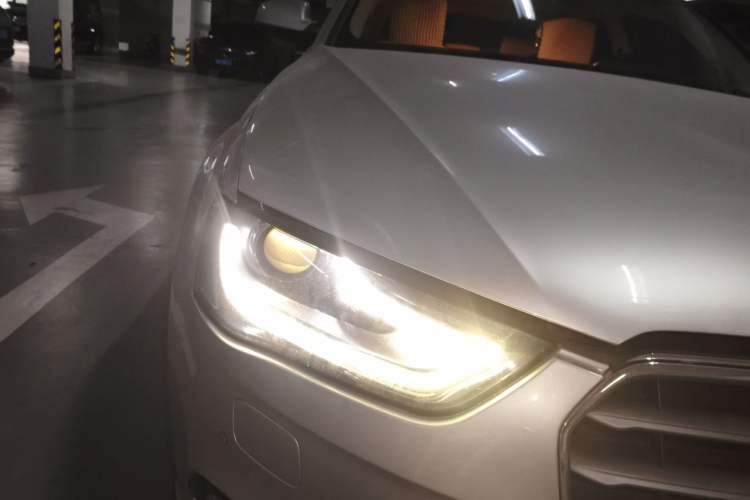 Used Audi A4L 2013 35 TFSI Automatic Comfort Model Right Front Headlight