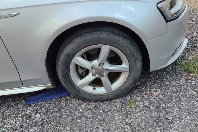 Used Audi A4L 2013 35 TFSI Automatic Standard Model Right Front Wheel Hub
