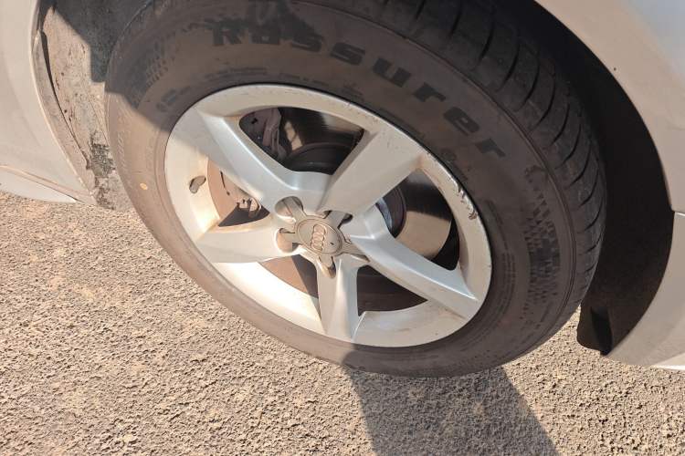 Used Audi A4L 2013 35 TFSI Automatic Standard Model Right Front Wheel Hub