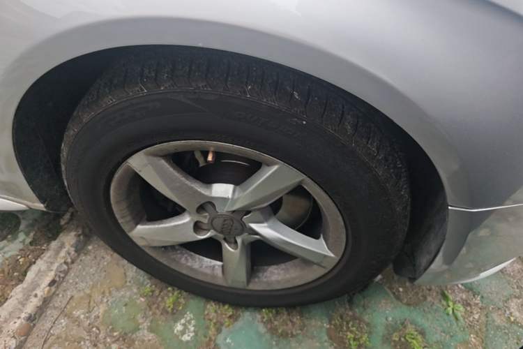 Used Audi A4L 2013 35 TFSI Automatic Comfort Model Right Front Wheel Hub