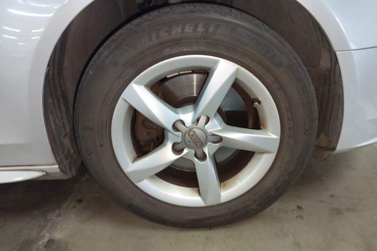 Used Audi A4L 2013 35 TFSI Automatic Standard Model Right Front Wheel Hub