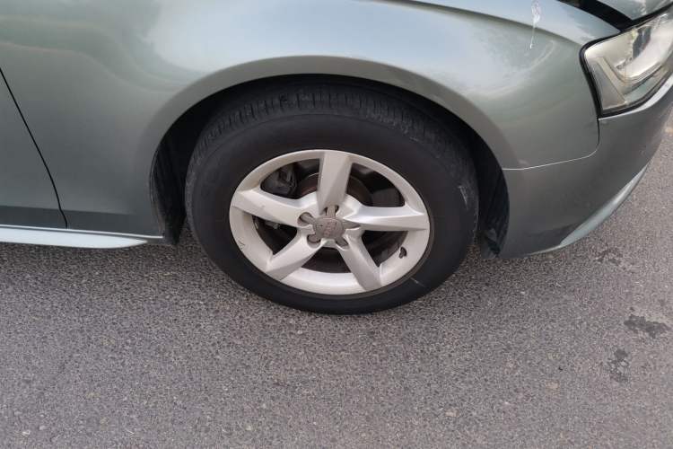 Used Audi A4L 2013 35 TFSI Automatic Comfort Model Right Front Wheel Hub