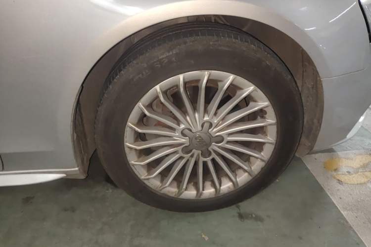 Used Audi A4L 2013 35 TFSI Automatic Technology Edition Right Front Wheel Hub