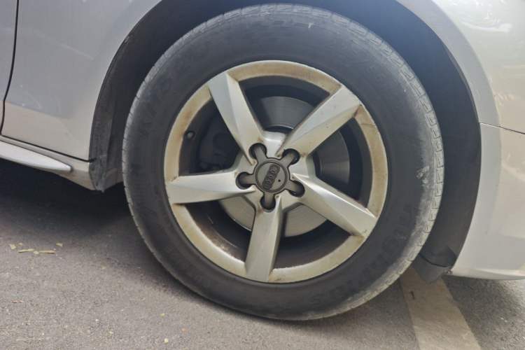 Used Audi A4L 2013 35 TFSI Automatic Standard Model Right Front Wheel Hub