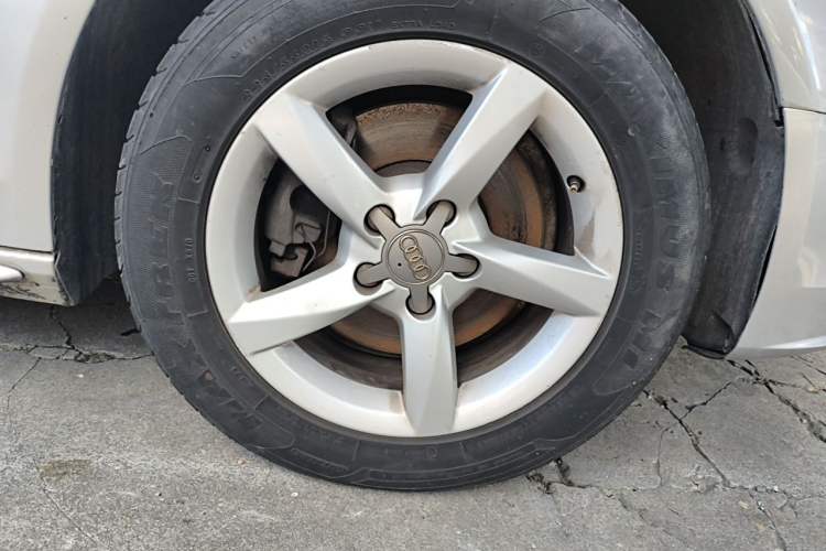 Used Audi A4L 2013 35 TFSI Automatic Comfort Model Right Front Wheel Hub