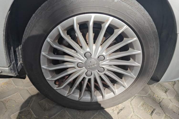 Used Audi A4L 2013 35 TFSI Automatic Comfort Model Right Front Wheel Hub