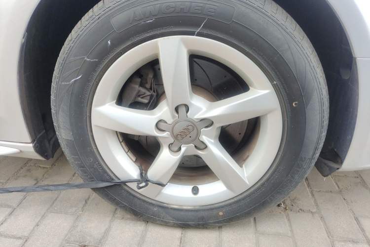 Used Audi A4L 2013 35 TFSI Automatic Standard Model Right Front Wheel Hub